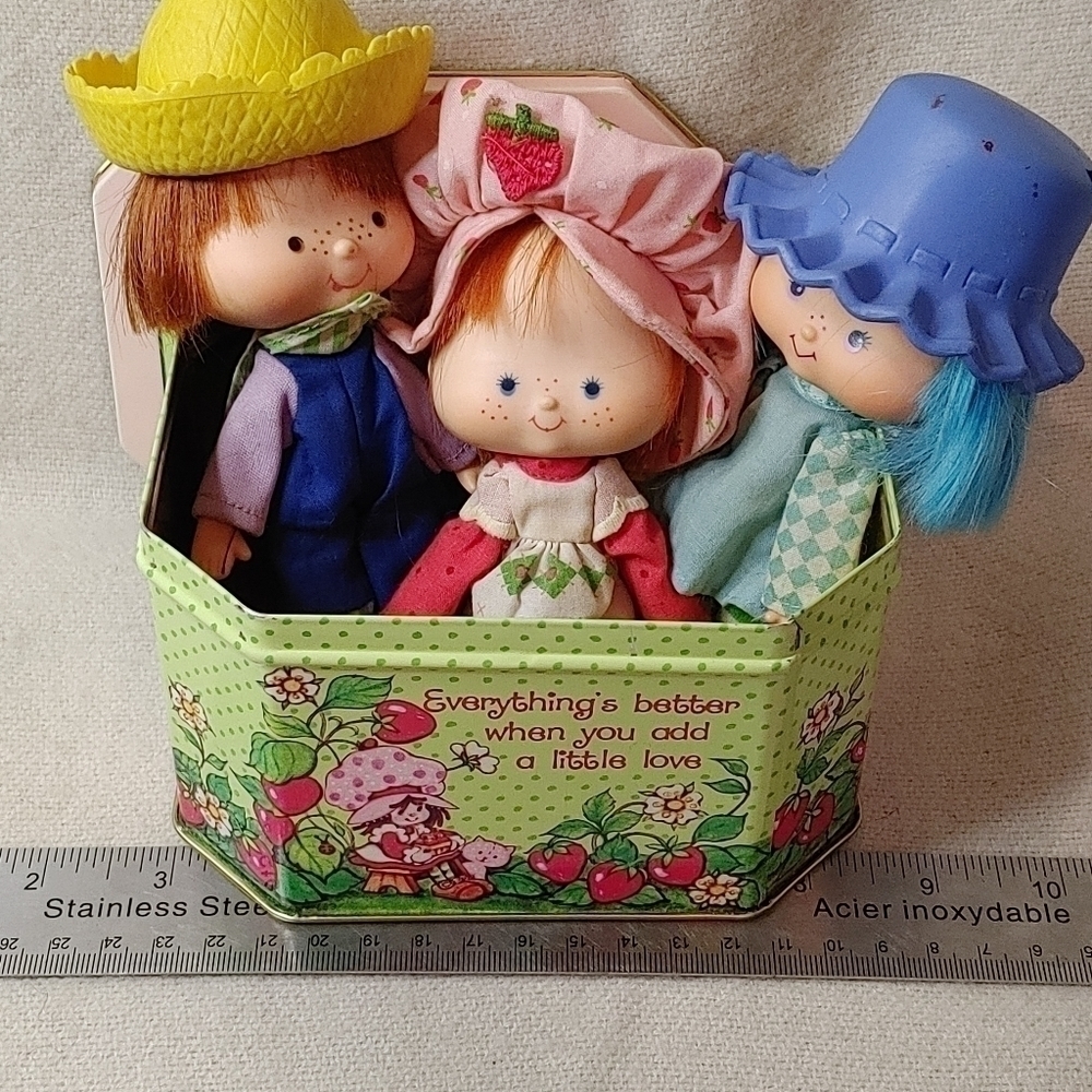 𝅺original Strawberry Shortcake Set with Vintage Tin and Giant Strawberry! - Picture 13 of 16